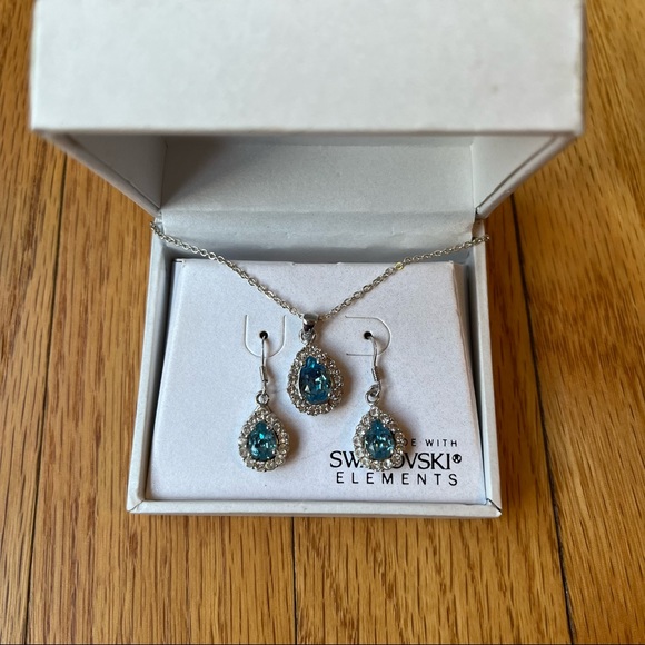 Swarovski Crystal Necklace and Earrings 🤩 - Picture 4 of 4